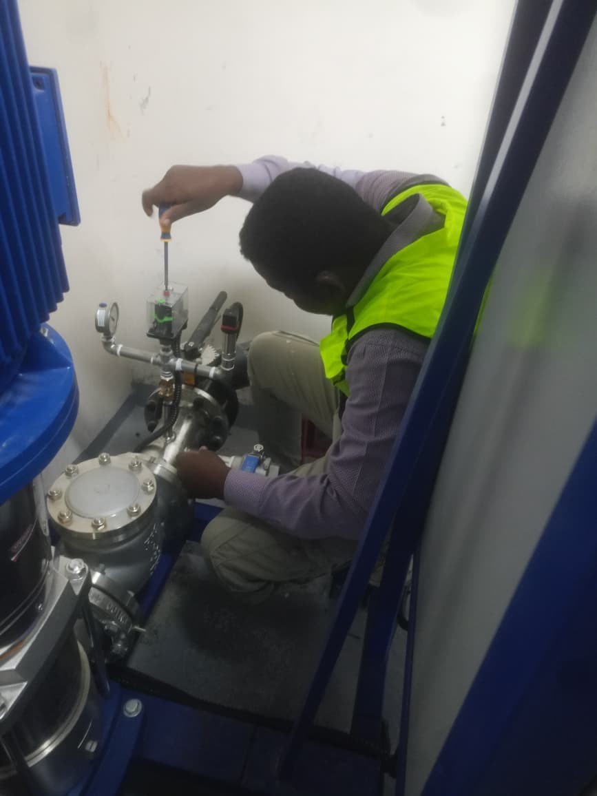 مشروع توريد وتركيب مجموعة مضخات مياه مع إزالة القديم