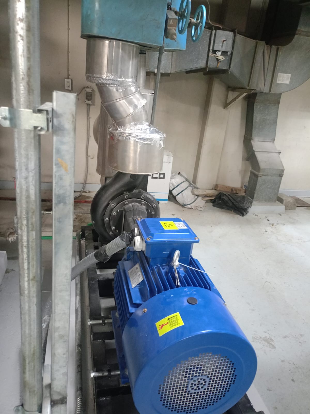 - مضخة المياه المبردة - -CHILLED WATER PUMP