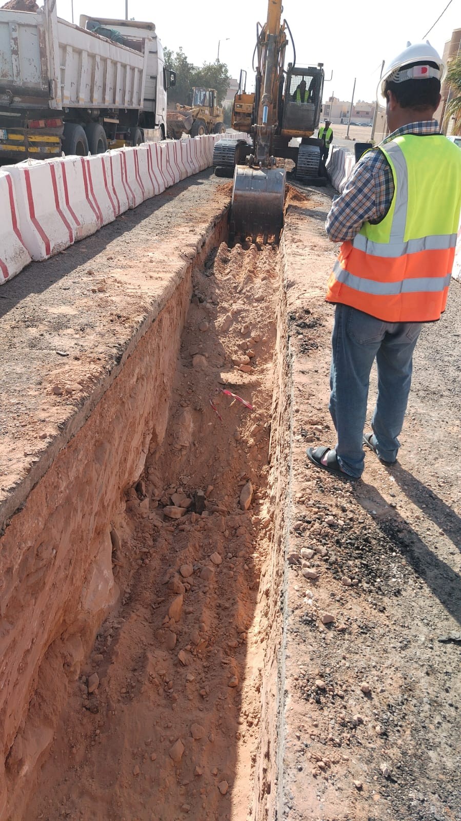 تأمين مواسير بولي ايثلين مع ملحقاتها ومضخات غاطسة كهربائية بمحافظة البدائع ⬇️