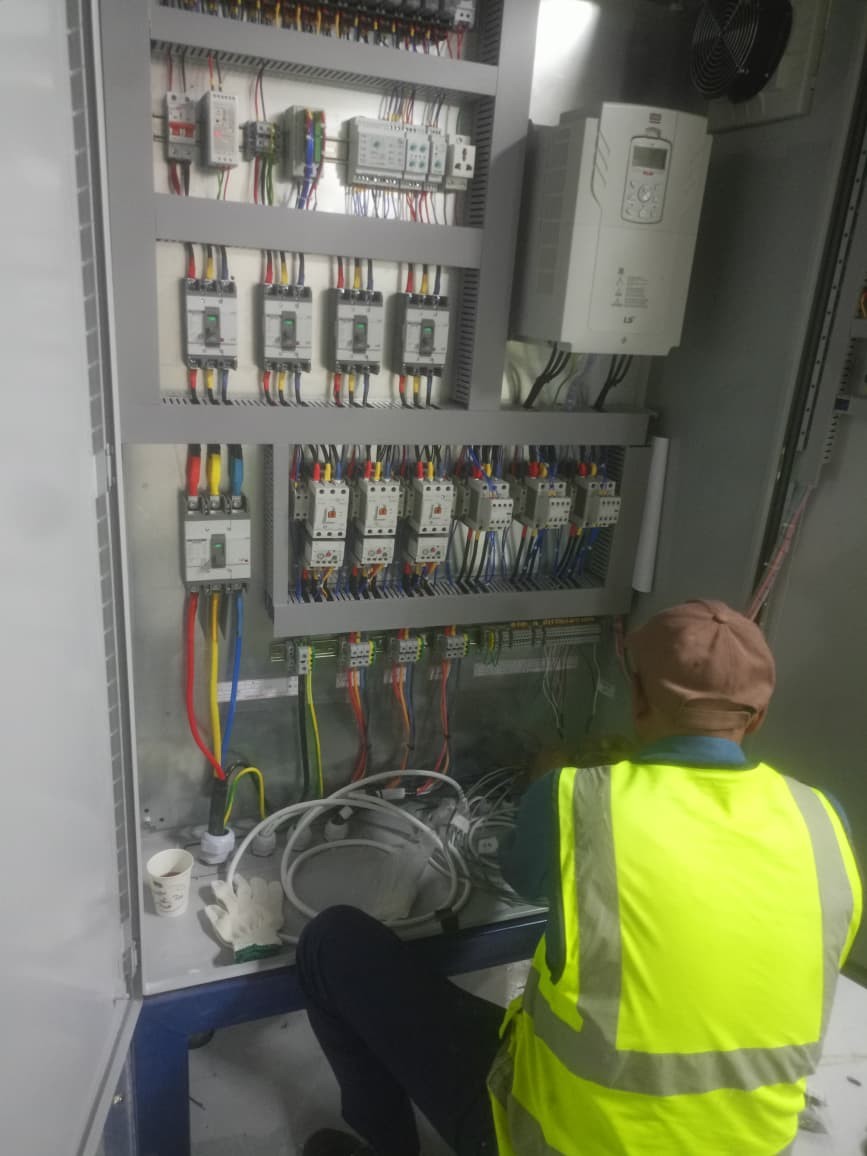 مشروع توريد وتركيب مجموعة مضخات مياه مع إزالة القديم