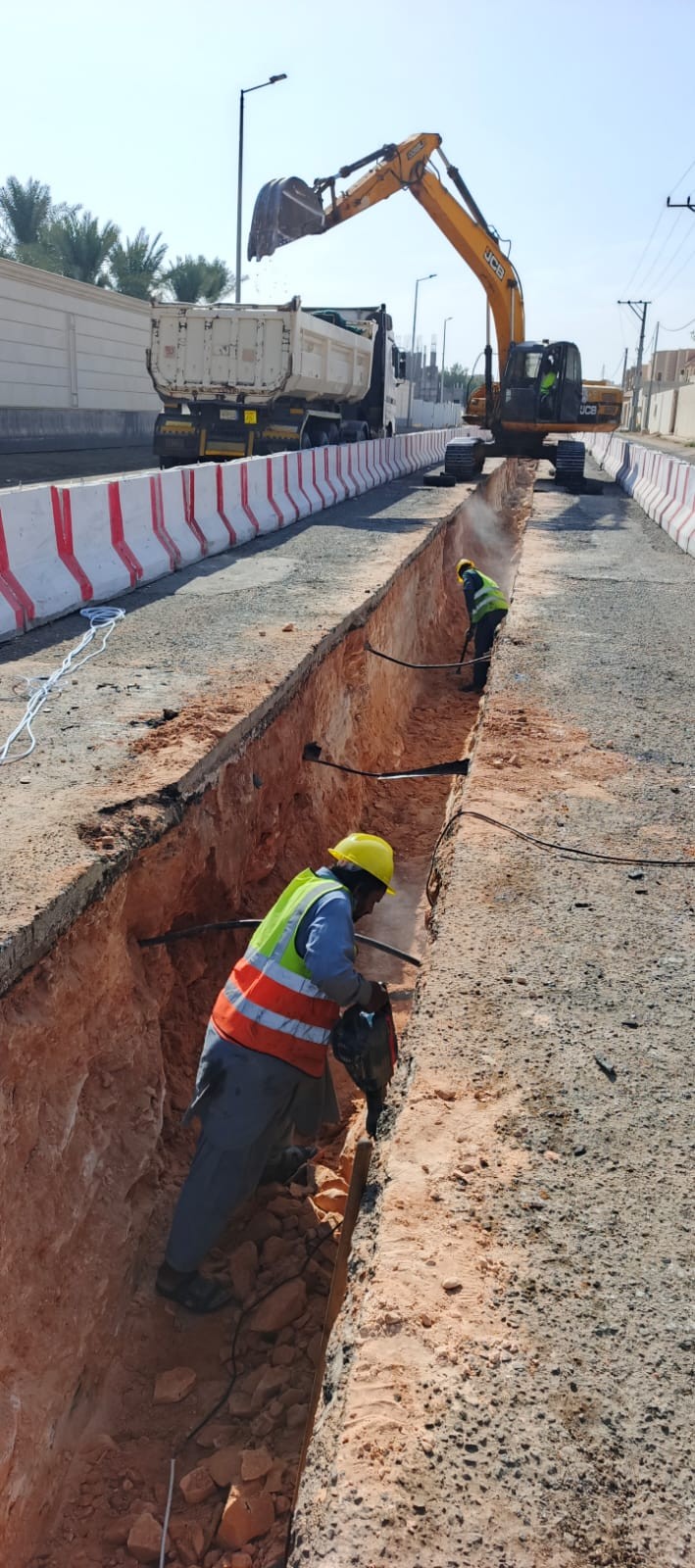 تأمين مواسير بولي ايثلين مع ملحقاتها ومضخات غاطسة كهربائية بمحافظة البدائع ⬇️